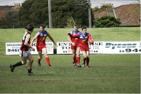 Sports physio Milos Zika is an expert at sports injuries in Ivanhoe